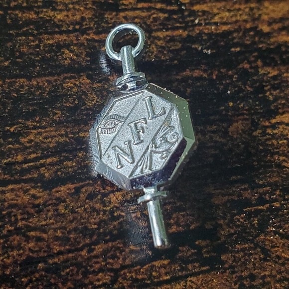 Bastian Brothers BBC Vintage Metal NFL Logo Lapel Jewelry Pin In Case BBC USA - Picture 3 of 12